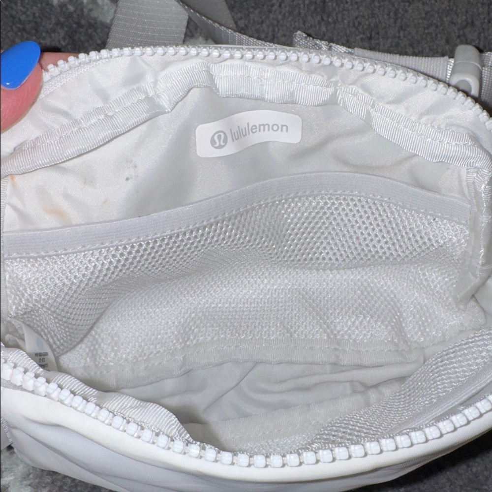 lululemon White Belt Bag - Picture 5 of 8